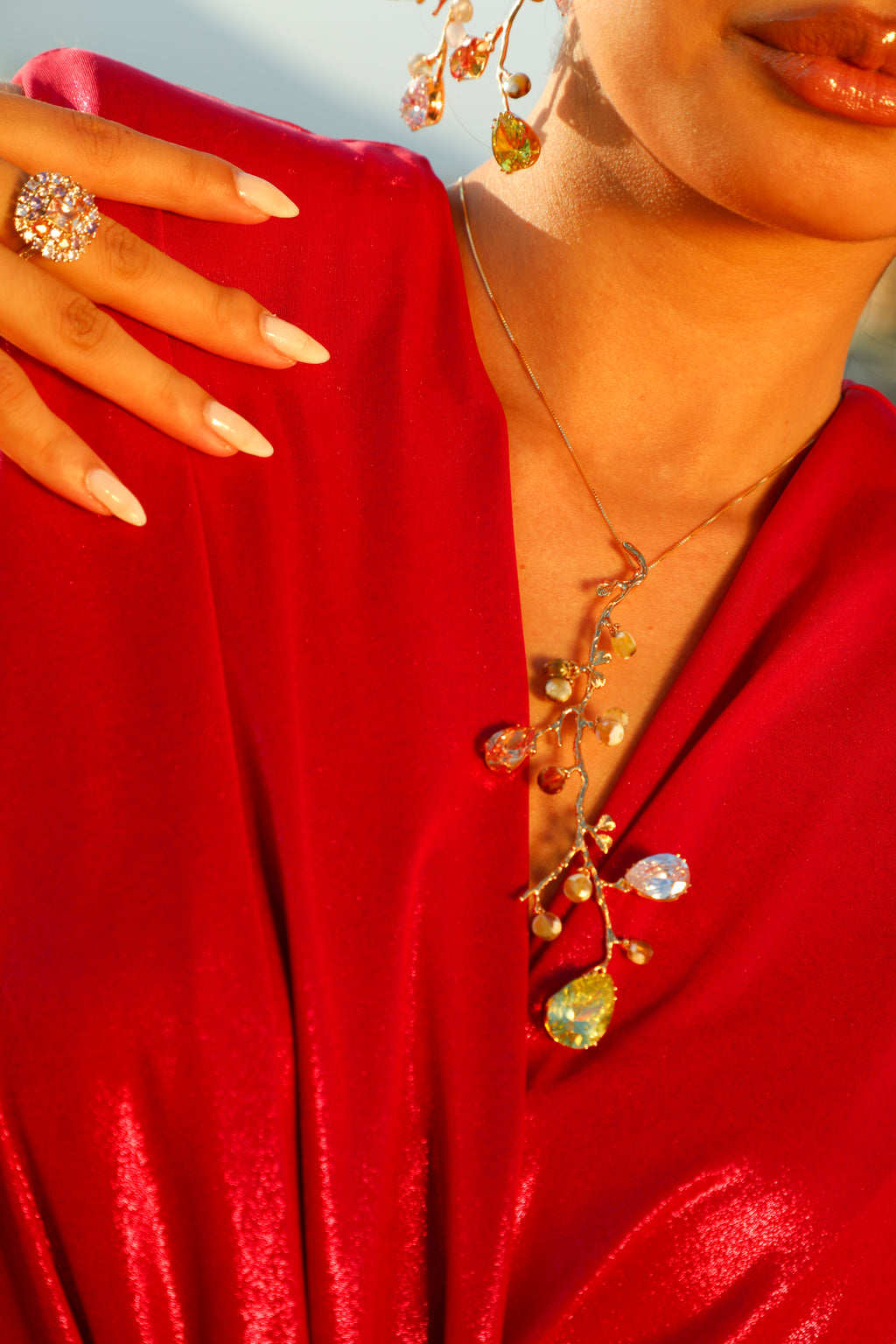 🌿 Ciondolo “Ramo Unico” – Bronzo con galvanica oro 18 kt