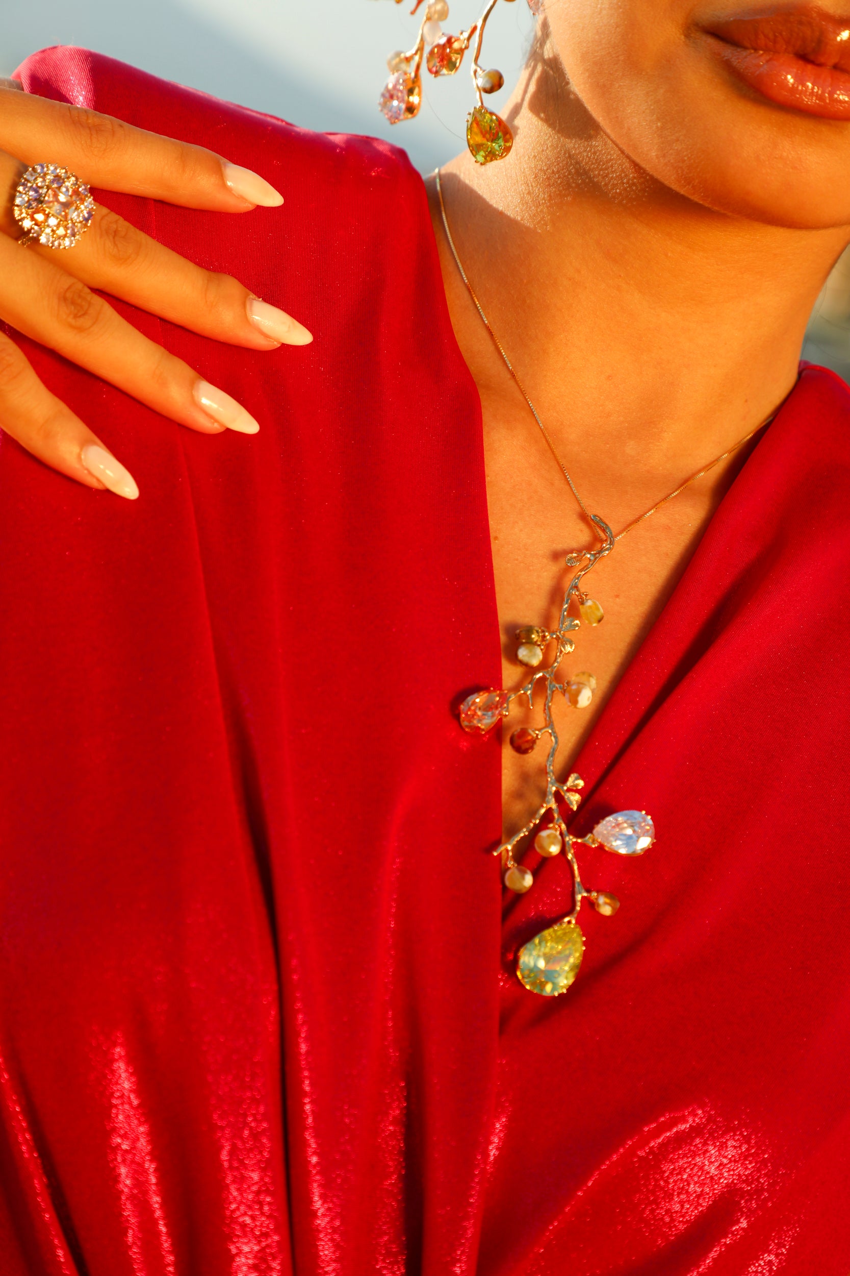 🌿 Ciondolo “Ramo Unico” – Bronzo con galvanica oro 18 kt